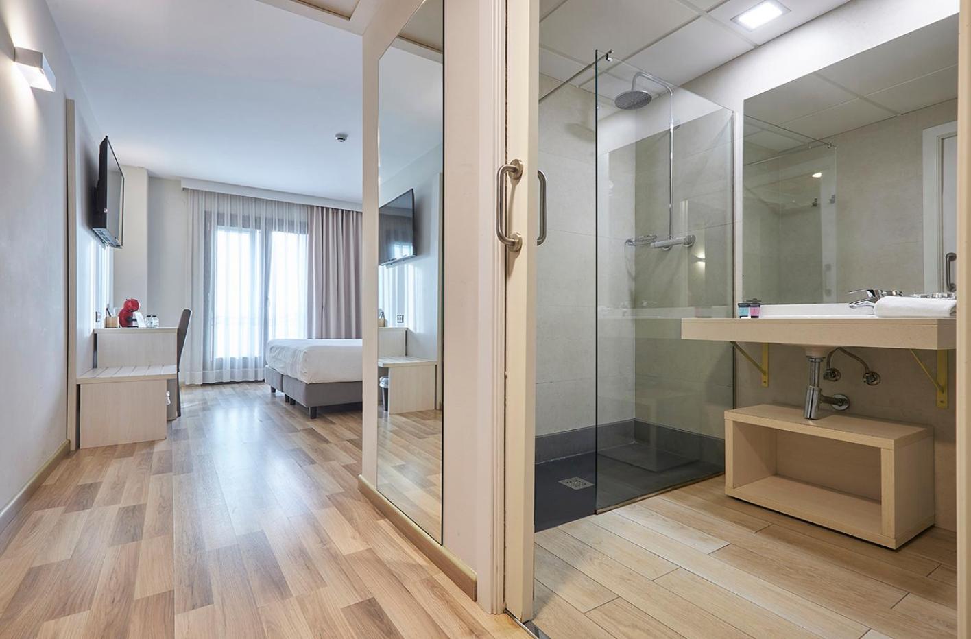 Hotel Centre レウス エクステリア 写真